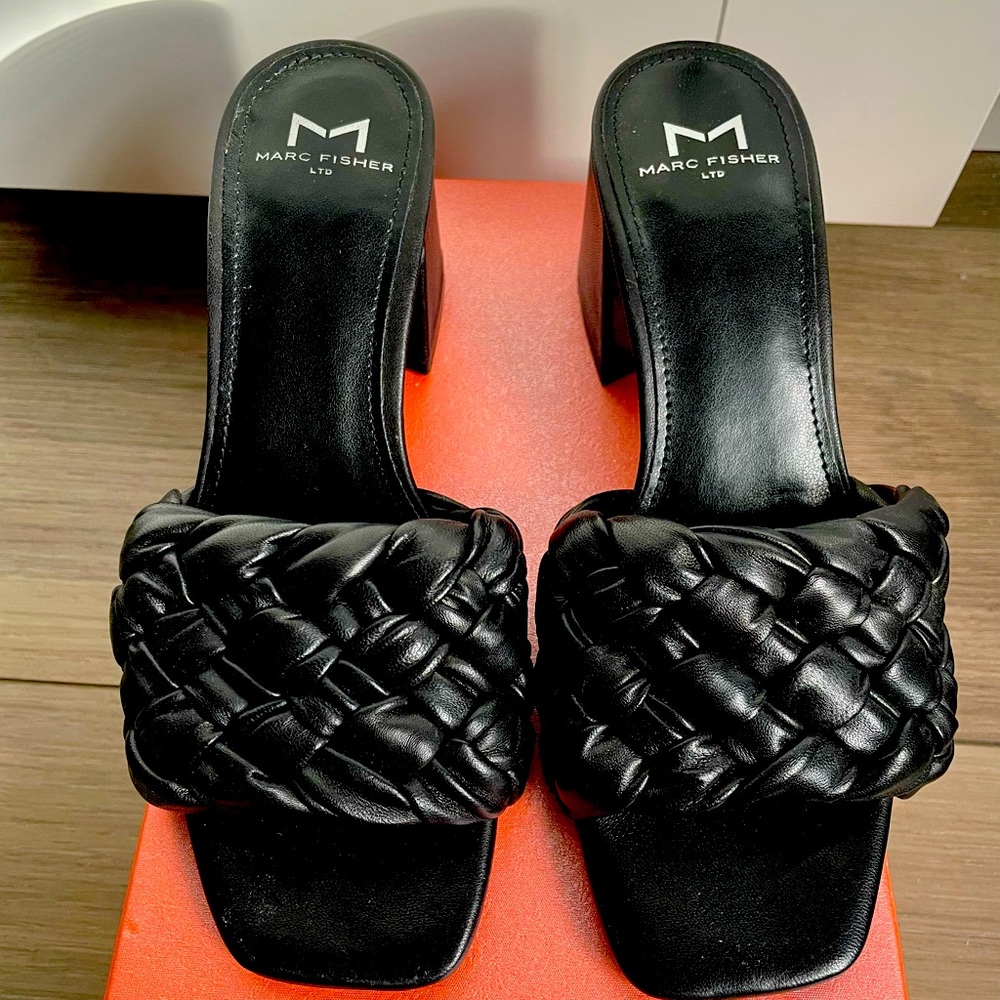 MARC FISHER Nahea Leather Slides Block Heel size 5 gently worn sandals